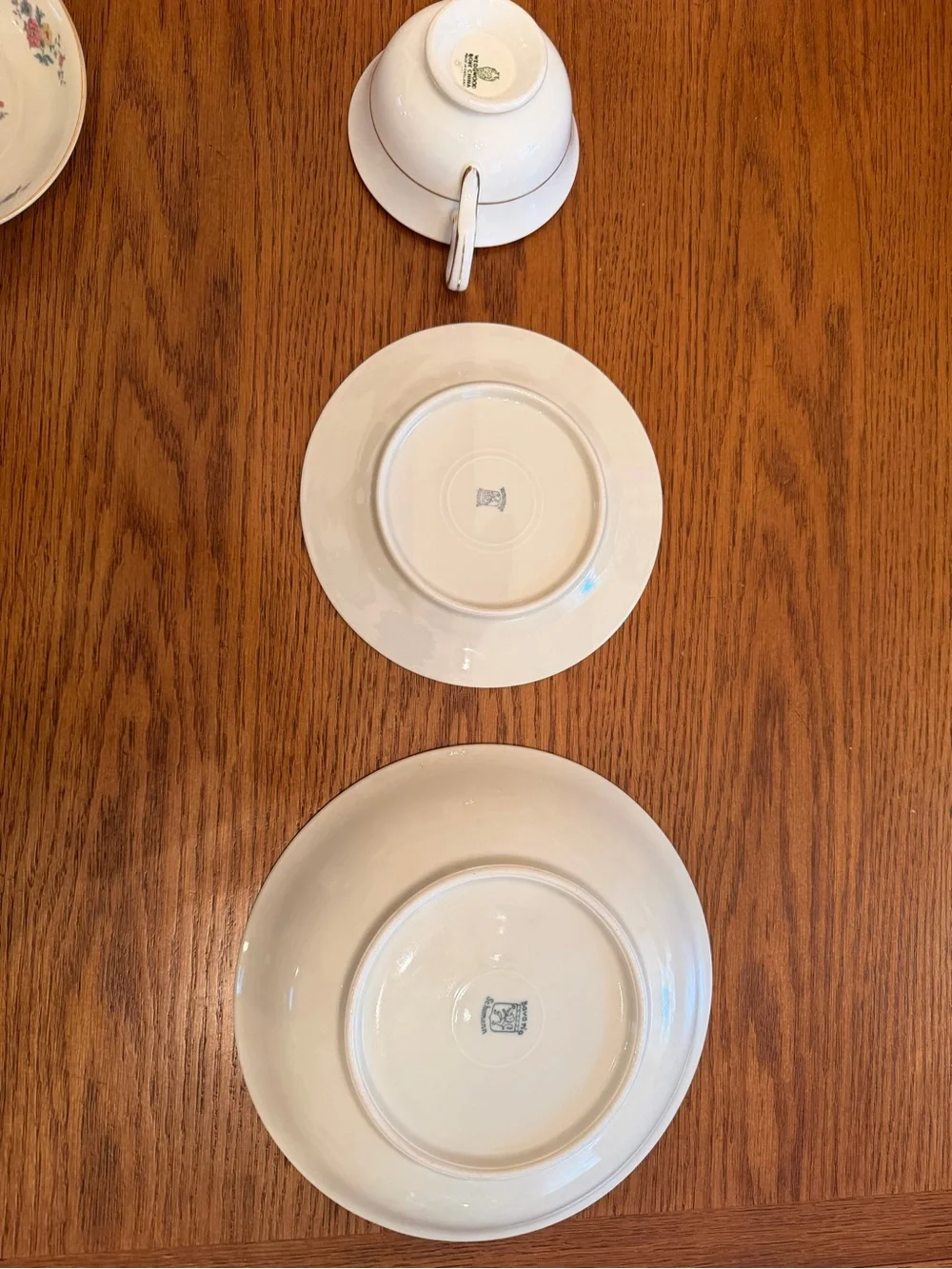 Classic Floral Porcelain Dinnerware Set - Cream with Multicolor Floral Motif